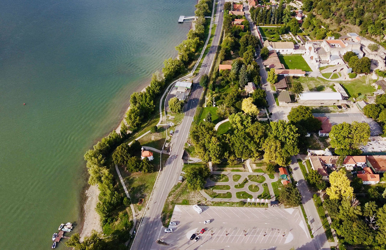 A Visegrádi Nagyparkoló Környezete - Városi Nagypark 