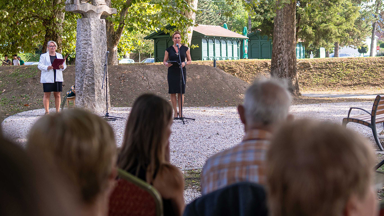 A Visegrádi Nagyparkoló Környezete - Városi Nagypark Átadása