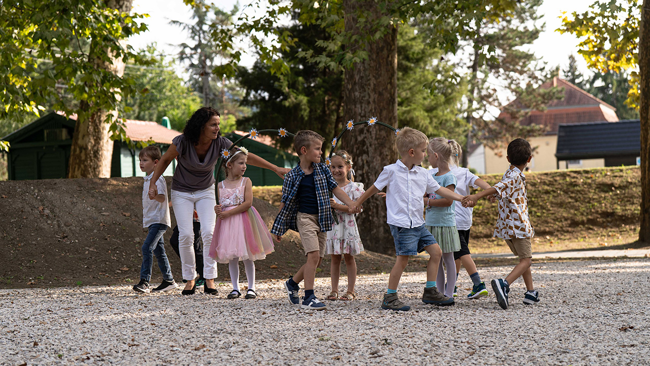 A Visegrádi Nagyparkoló Környezete - Városi Nagypark Átadása