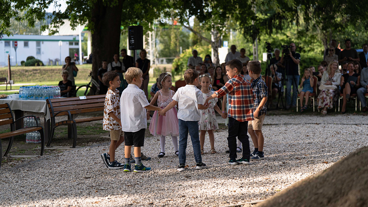 A Visegrádi Nagyparkoló Környezete - Városi Nagypark Átadása