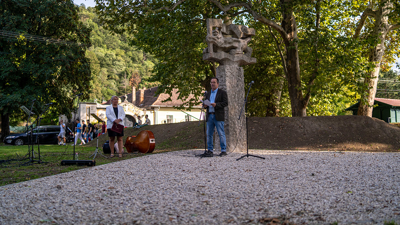 A Visegrádi Nagyparkoló Környezete - Városi Nagypark Átadása