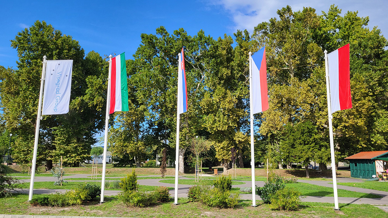 A Visegrádi Nagyparkoló Környezete - Városi Nagypark Átadása