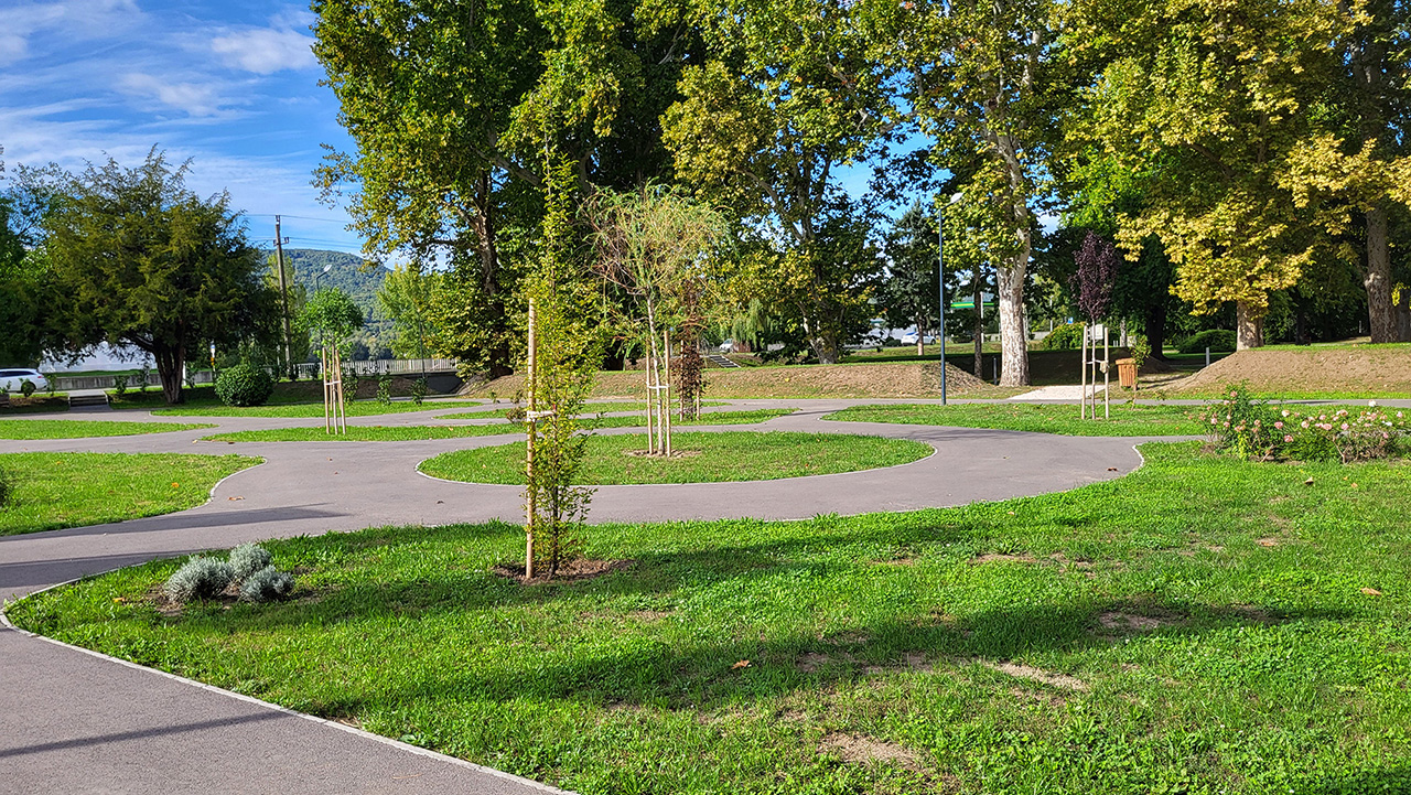 A Visegrádi Nagyparkoló Környezete - Városi Nagypark Átadása